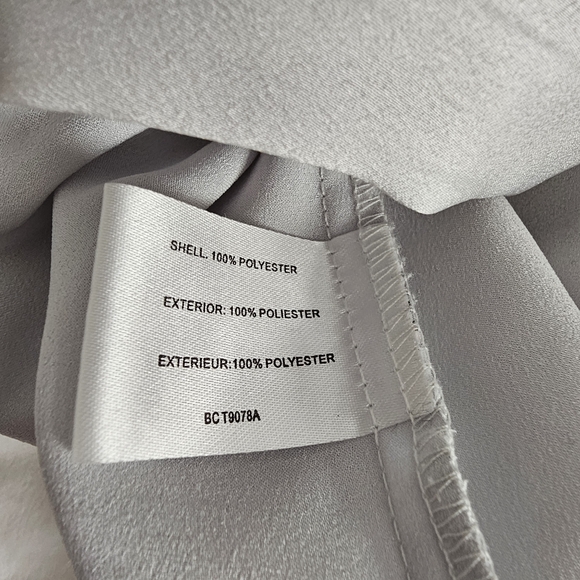 Elegant Silky Silver Button-Up Easy Care Blouse. Sz M - Picture 5 of 5